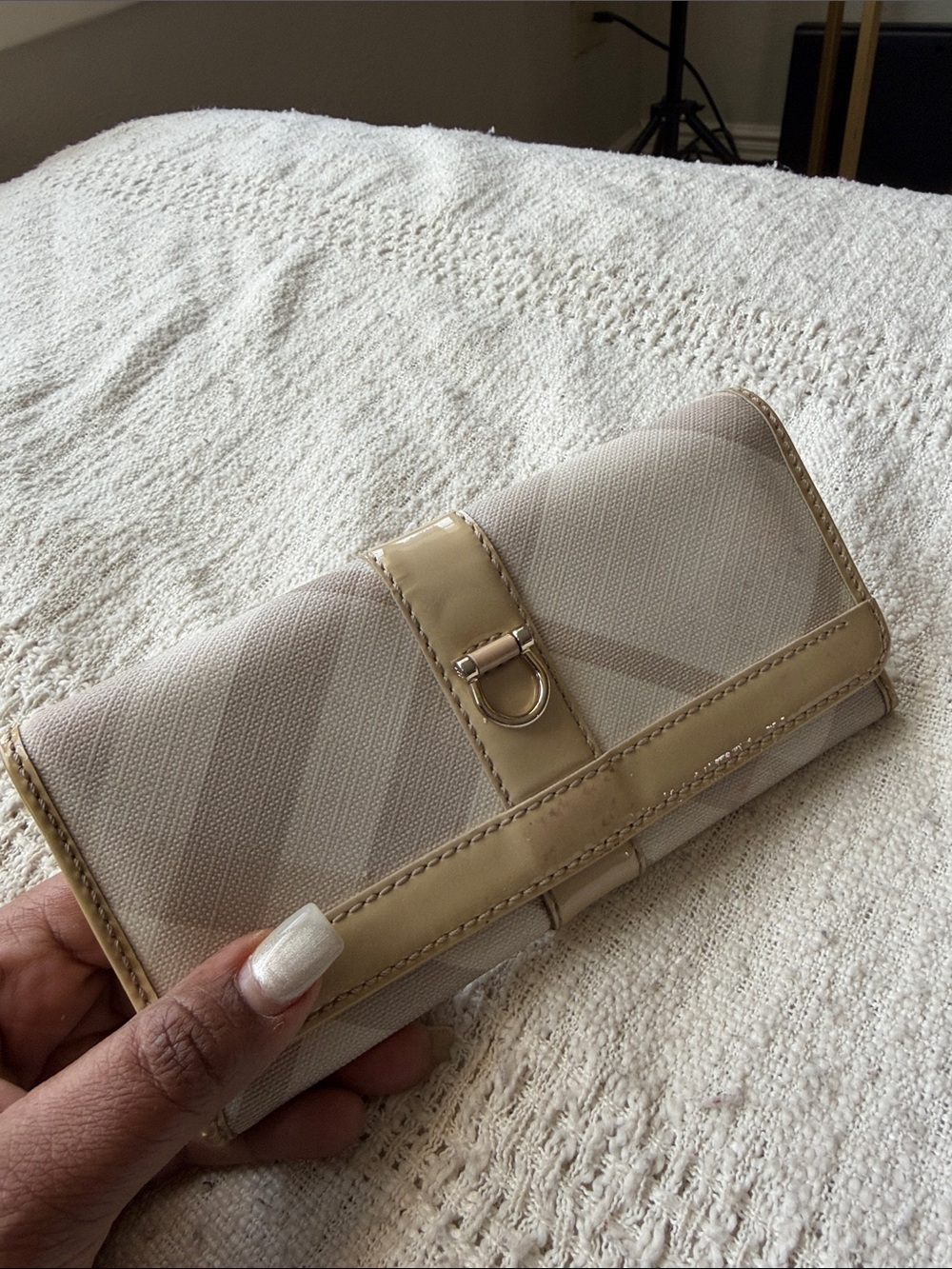 Burberry wallet Beige Signature Pattern Trifold Wallet - Women's Accessory